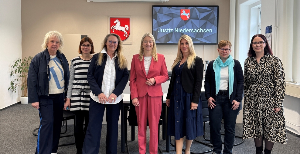 Portrait Justizministerin Dr. Wahlmann mit dem Team Arbeitsgericht Celle